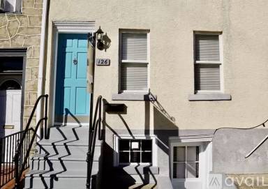 Main picture of 126 Grape St