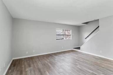 Main picture of 1045 Deesport St