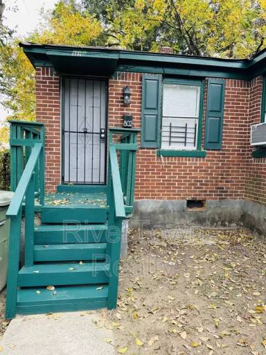 Main picture of 802 Baltimore St