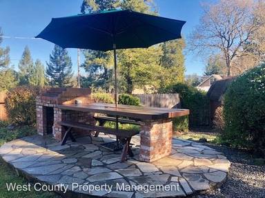Main picture of 693 W Cotati Ave