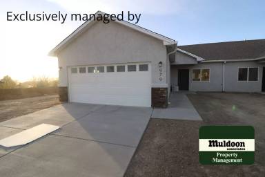 Main picture of 979 S Greenway Ave