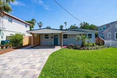 Main picture of 565 Lora St