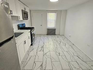 Main picture of 28 Bond St