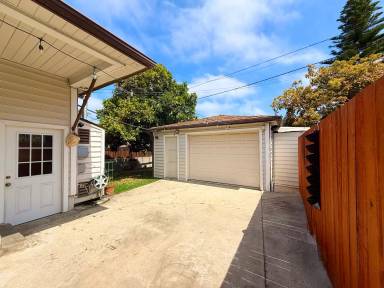 Main picture of 4534 Muir Ave
