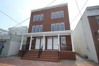 Main picture of 1507 W Cary St