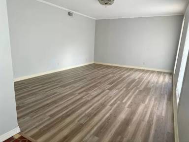 Main picture of 2113 Valencia Ave