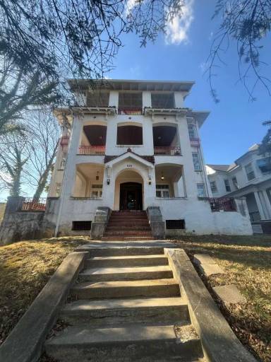 Main picture of 629 Oak Hill Ave
