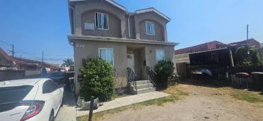Main picture of 831 E 80th St