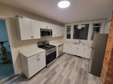 Main picture of 94 Midland St
