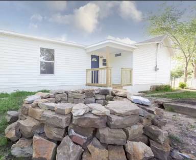 Main picture of 100 2nd St