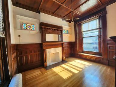 Main picture of 156 1st St