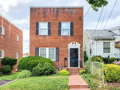 Main picture of 4408 Clay St NE