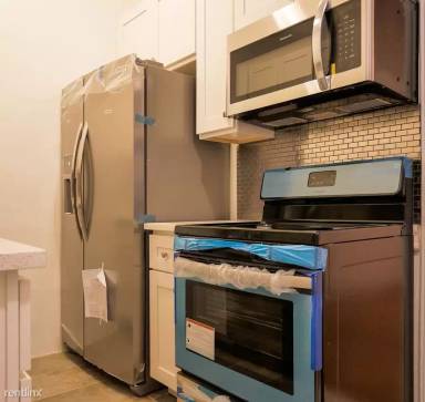 Main picture of 815 E 14th St