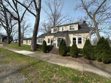 Main picture of 418 School St