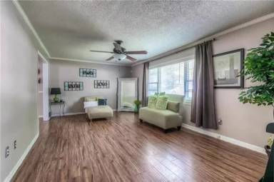 Main picture of 2805 W 75th St