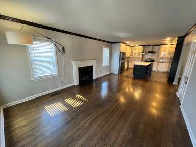 Main picture of 2533 E 19th St