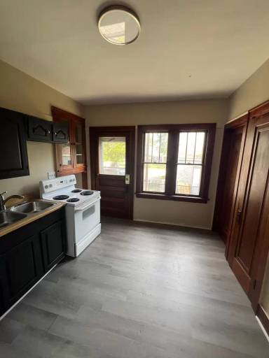 Main picture of 811 E Elm Ave