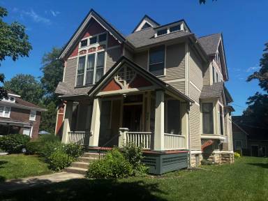 Main picture of 924 W Wayne St