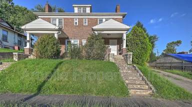 Main picture of 724 Holston St
