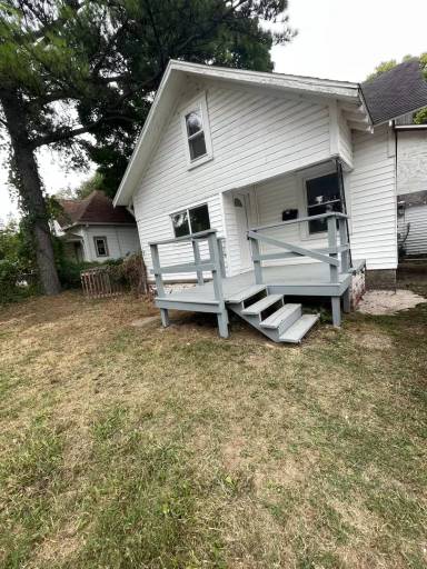 Main picture of 1524 E Commercial St