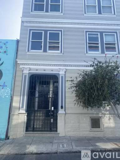 Main picture of 50 Russ St