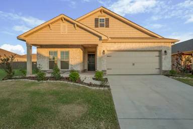 Main picture of 323 Ivyleaf Dr NW