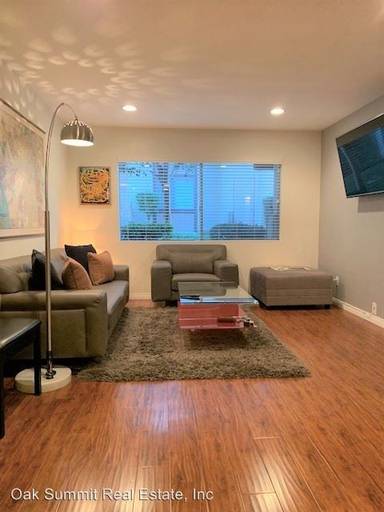 Main picture of 1348 E Hillcrest Dr