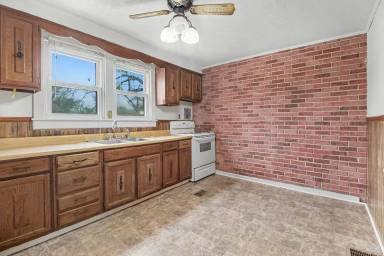 Main picture of 102 Fairfield St