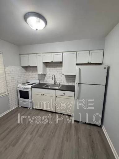 Main picture of 1505 N Maywood Dr