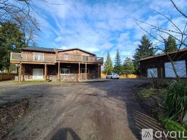 Main picture of 415 S 128th St