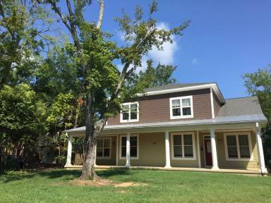 Main picture of 703 N Columbia St