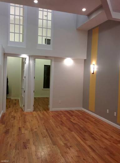 Main picture of 30 Woodbine St