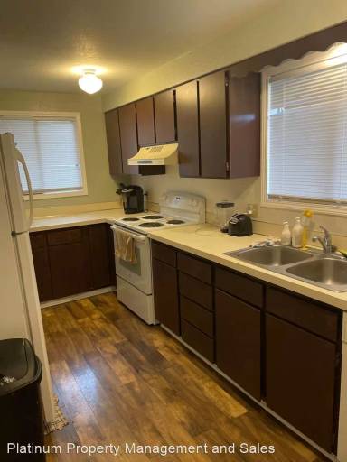 Main picture of 608 11th St NE