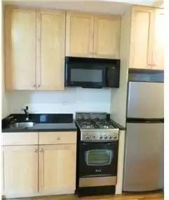 Main picture of 117 W 13th St