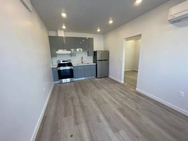 Main picture of 101 S Oxford Ave
