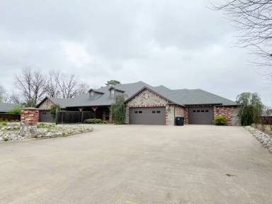 Main picture of 1016 N 12th Ave