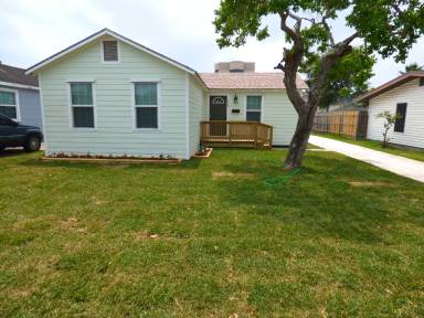 Main picture of 3549 Topeka St