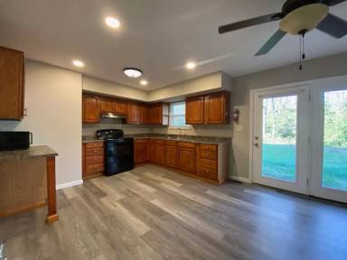 Main picture of 3323 Upper Valley Pike