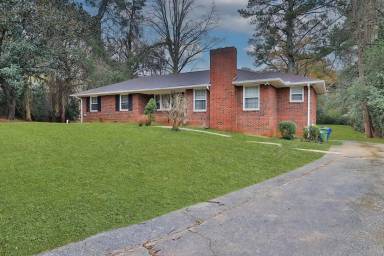 Main picture of 2812 Benjamin E Mays Dr SW