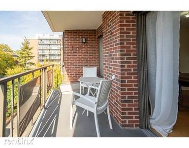 Main picture of 30 Stearns Rd