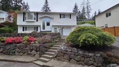 Main picture of 4402 Thomson Ave