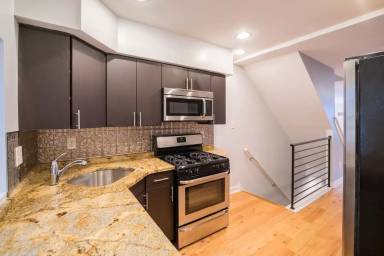 Main picture of 2033 Manton St