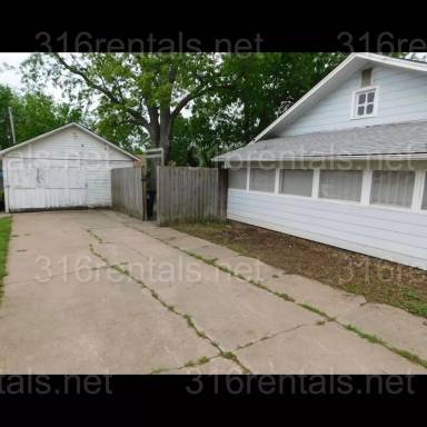Main picture of 1000 S Atchison St