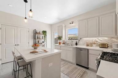 Main picture of 909 W Yellow Bells St