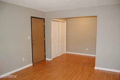 Main picture of 902-906 N Dodge St Apartments