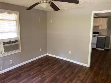 Main picture of 906 Paden Rd