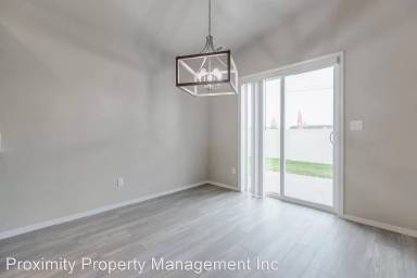 Main picture of 3037 N Saratov Way