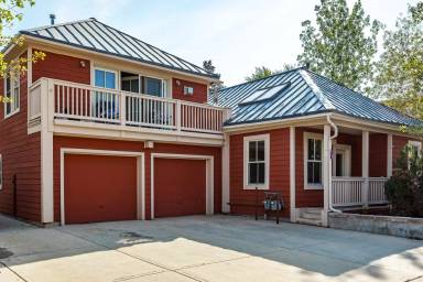 Main picture of 1488 Park Ave