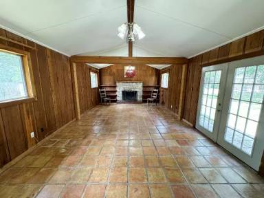 Main picture of 216 Shadywood Ln
