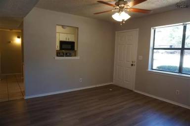 Main picture of 705 W Louisa Ave